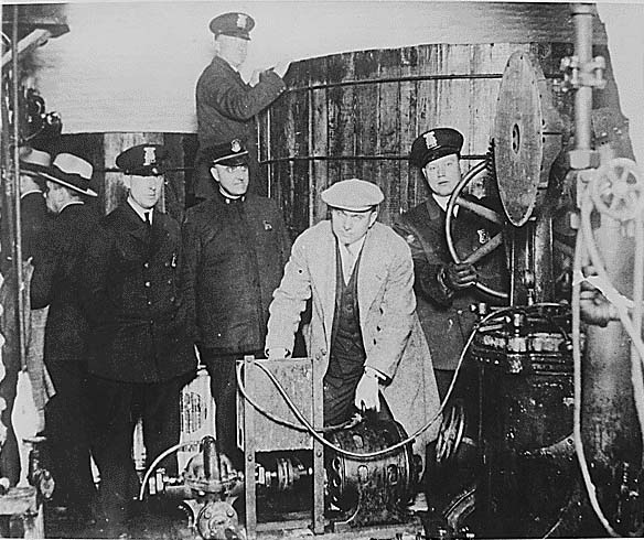 A public domain image of alcohol prohibition in the 1920s, to illustrate the difference between cubensis decriminalization and legalization